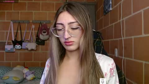 Snapshot of anniee_land chatting on 12-26-24, 12:27 Annie online show from 12-26-24, 12:27