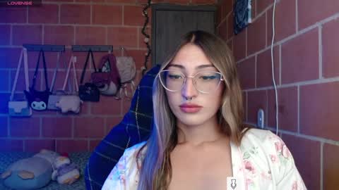 Snapshot of anniee_land chatting on 12-30-24, 05:55 Annie online show from 12-30-24, 05:55