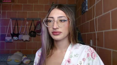 Snapshot of anniee_land chatting on 12-31-24, 01:30 Annie online show from 12-31-24, 01:30