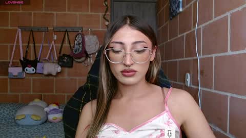 Snapshot of anniee_land chatting on 01-05-25, 05:51 Annie online show from 01-05-25, 05:51