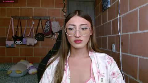 Snapshot of anniee_land chatting on 01-06-25, 05:27 Annie online show from 01-06-25, 05:27