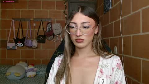 Snapshot of anniee_land chatting on 01-12-25, 01:16 Annie online show from 01-12-25, 01:16