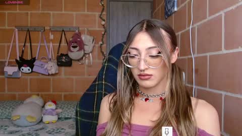 Snapshot of anniee_land chatting on 01-15-25, 02:35 Annie online show from 01-15-25, 02:35