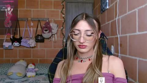 Snapshot of anniee_land chatting on 01-15-25, 05:37 Annie online show from 01-15-25, 05:37