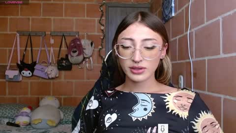 Snapshot of anniee_land chatting on 01-16-25, 05:01 Annie online show from 01-16-25, 05:01