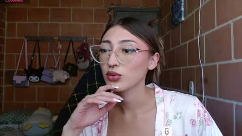 Snapshot of anniee_land chatting on 01-18-25, 05:04 Annie online show from 01-18-25, 05:04