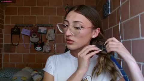 Snapshot of anniee_land chatting on 02-17-25, 04:59 Annie online show from 02-17-25, 04:59