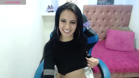 Snapshot of anniee_x chatting on 01-04-25, 11:43 Anniee online show from 01-04-25, 11:43