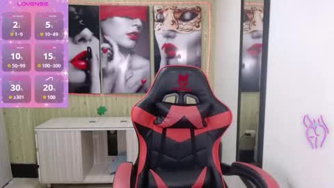Snapshot of anniee_x chatting on 01-18-25, 11:43 Anniee online show from 01-18-25, 11:43