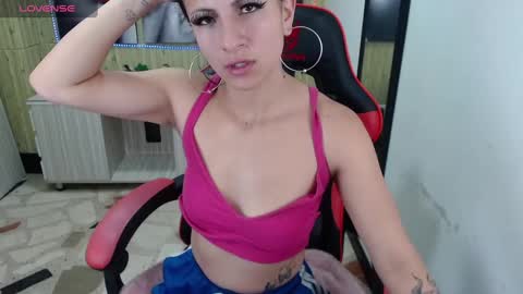 Snapshot of anniee_x chatting on 01-28-25, 11:49 Anniee online show from 01-28-25, 11:49
