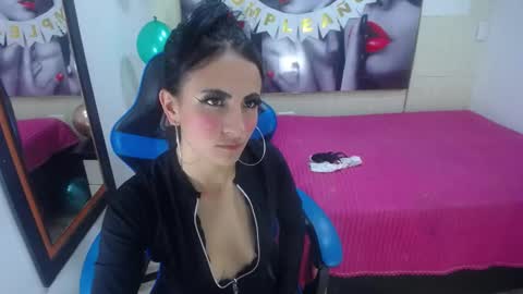 Snapshot of anniee_x chatting on 02-05-25, 12:49 Anniee online show from 02-05-25, 12:49