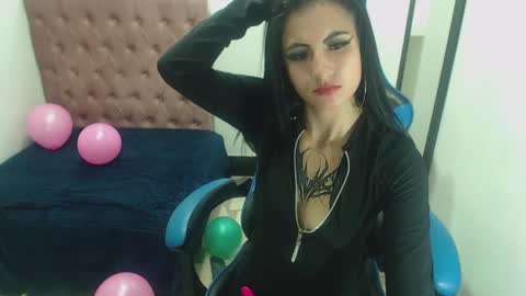 Snapshot of anniee_x chatting on 02-12-25, 06:40 Anniee online show from 02-12-25, 06:40