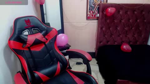Snapshot of anniee_x chatting on 02-14-25, 12:57 Anniee online show from 02-14-25, 12:57
