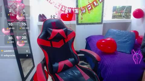 Snapshot of anniee_x chatting on 02-16-25, 02:32 Anniee online show from 02-16-25, 02:32