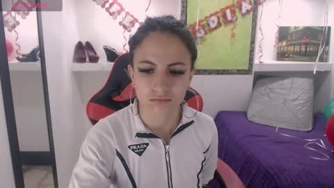 Snapshot of anniee_x chatting on 02-21-25, 11:55 Anniee online show from 02-21-25, 11:55