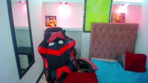 Snapshot of anniee_x chatting on 09-17-25, 02:08 Anniee online show from 09-17-25, 02:08