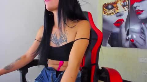 Snapshot of anniee_x chatting on 09-20-25, 02:40 Anniee online show from 09-20-25, 02:40