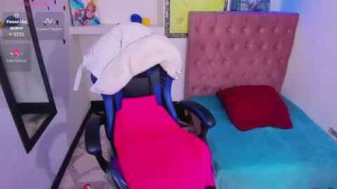 Snapshot of anniee_x chatting on 07-15-26, 01:49 Anniee online show from 07-15-26, 01:49