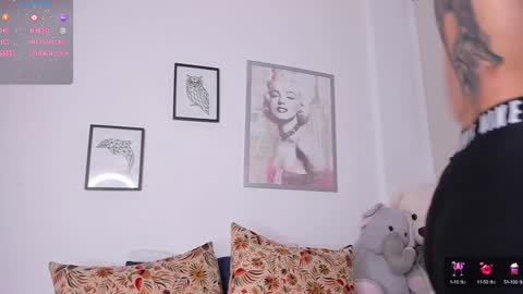 Snapshot of anniegil_cs chatting on 01-28-25, 12:26 Annie online show from 01-28-25, 12:26