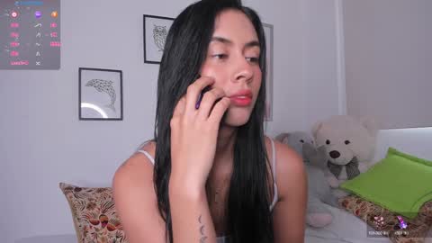 Snapshot of anniegil_cs chatting on 01-28-25, 09:40 Annie online show from 01-28-25, 09:40