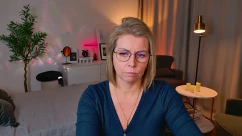 Snapshot of annielight chatting on 04-27-26, 07:17 Annie online show from 04-27-26, 07:17