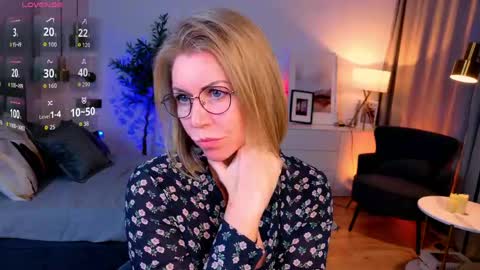 Snapshot of annielight chatting on 05-21-26, 06:53 Annie online show from 05-21-26, 06:53