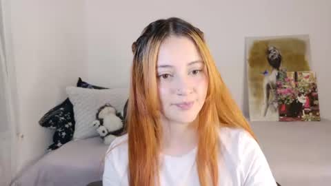 Snapshot of anniemora_ chatting on 07-31-26, 12:10 Annie online show from 07-31-26, 12:10