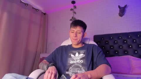 Snapshot of anniie_and_alex chatting on 12-13-24, 01:33 Annie Alex online show from 12-13-24, 01:33