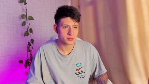 Snapshot of anniie_and_alex chatting on 12-17-24, 02:00 Annie Alex online show from 12-17-24, 02:00