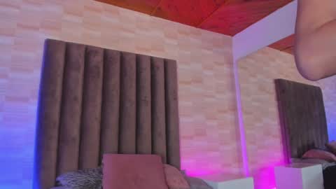 Snapshot of anniie_and_alex chatting on 12-20-24, 06:13 Annie Alex online show from 12-20-24, 06:13