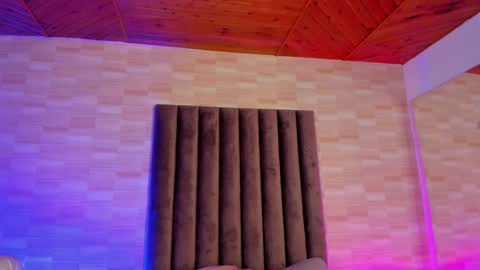 Snapshot of anniie_and_alex chatting on 12-26-24, 04:58 Annie Alex online show from 12-26-24, 04:58