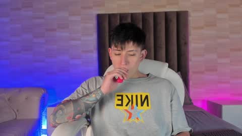 Snapshot of anniie_and_alex chatting on 01-03-25, 01:25 Annie Alex online show from 01-03-25, 01:25