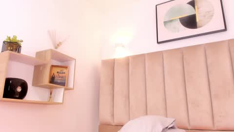 Annie Queen online show from 02-08-25, 05:40