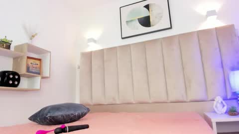 Annie Queen online show from 09-11-25, 03:06