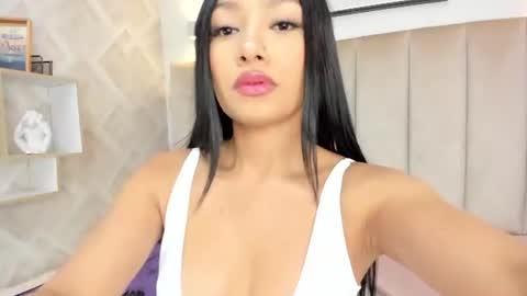 Snapshot of anniie_queen chatting on 06-24-26, 03:16 Annie Queen online show from 06-24-26, 03:16