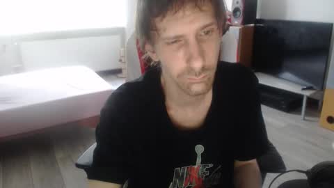 LoyalDog online show from 04-03-26, 07:06