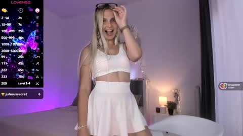 Snapshot of anny_johnson_ chatting on 09-08-25, 03:33 Anny online show from 09-08-25, 03:33