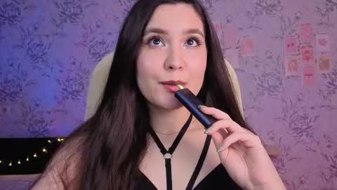 Annie online show from 10-27-25, 03:32