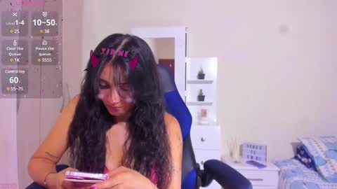 Snapshot of anny_vittar chatting on 02-27-25, 11:04 Valeria online show from 02-27-25, 11:04