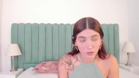 Snapshot of annybombastic chatting on 02-10-26, 05:39 Anny online show from 02-10-26, 05:39