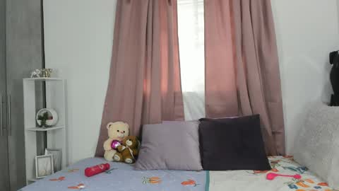 Anny online show from 04-15-26, 05:42