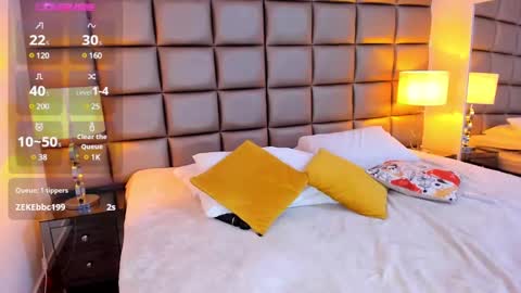 Snapshot of annyhizzle chatting on 12-23-24, 04:44 online show from 12-23-24, 04:44