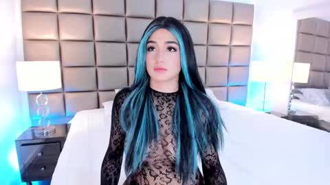 Snapshot of annyhizzle chatting on 02-28-25, 09:55 online show from 02-28-25, 09:55