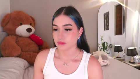 Snapshot of annyhizzle chatting on 11-10-25, 04:33 online show from 11-10-25, 04:33