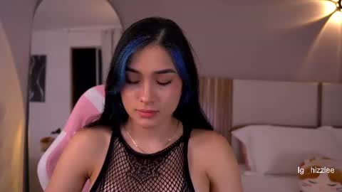 Snapshot of annyhizzle chatting on 06-11-26, 01:27 online show from 06-11-26, 01:27