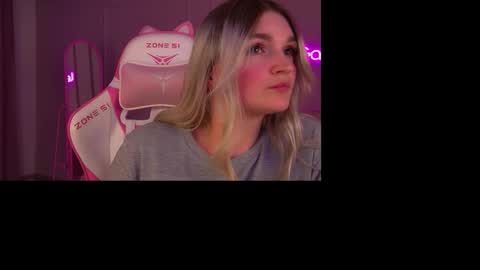 Snapshot of annyraii chatting on 11-28-25, 07:38 annyraii online show from 11-28-25, 07:38