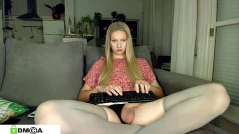 Sexy Ladybug online show from 02-23-25, 11:00