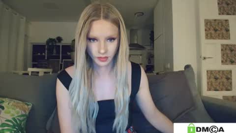 Snapshot of anorsel chatting on 06-12-26, 09:52 Sexy Ladybug online show from 06-12-26, 09:52
