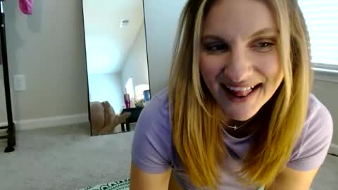 Snapshot of ansleypage chatting on 02-18-26, 06:15 heyitsansley online show from 02-18-26, 06:15