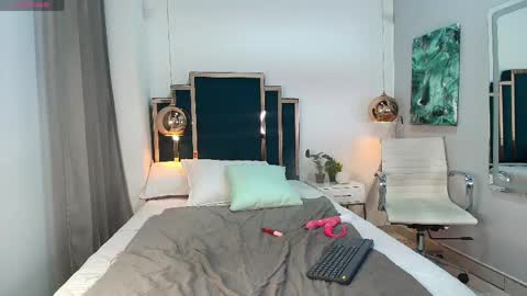 Snapshot of anthonelaa__ chatting on 06-03-26, 08:25 Anthonelaa online show from 06-03-26, 08:25
